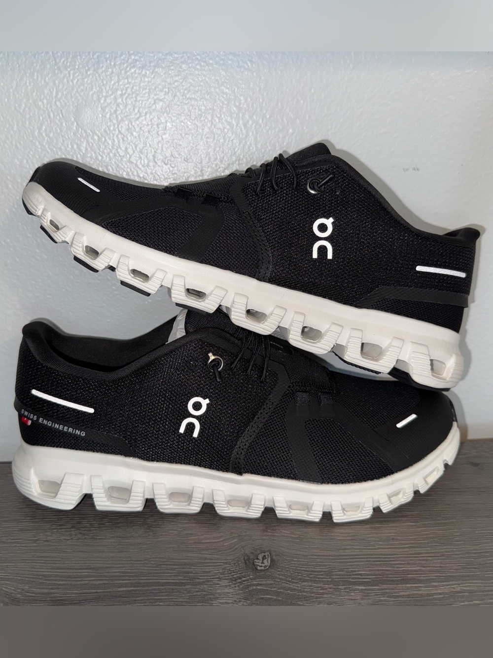 On Cloud 6 Running Men's Black White Athletic Running Shoes 8.5M NIB 10070299